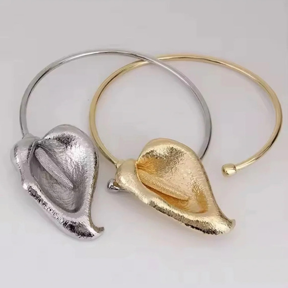 Zara Horseshoe Lotus Silver Bangle Flower Necklace - Picture 7 of 8